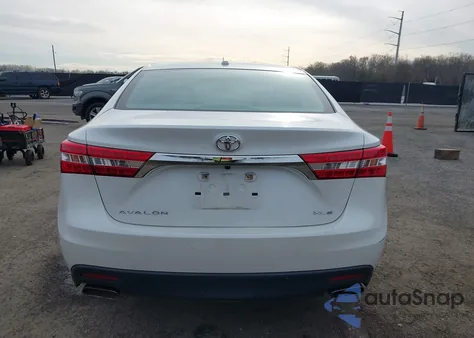 2015 Toyota Avalon Xle z USA, uszkodzony, nr VIN 4T1BK1EB2FU153883